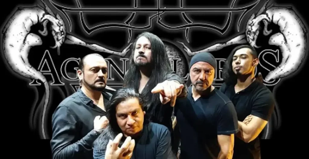 Agony Lords es una de las bandas más representativas y longevas de la escena metalera mexicana. Formada en 1993 en Irapuato, Guanajuato, la agrupación ha sabido combinar elementos de death metal melódico, thrash metal, metal gótico y un sinfín de subgéneros más en su propuesta musical, creando un estilo propio y reconocible.