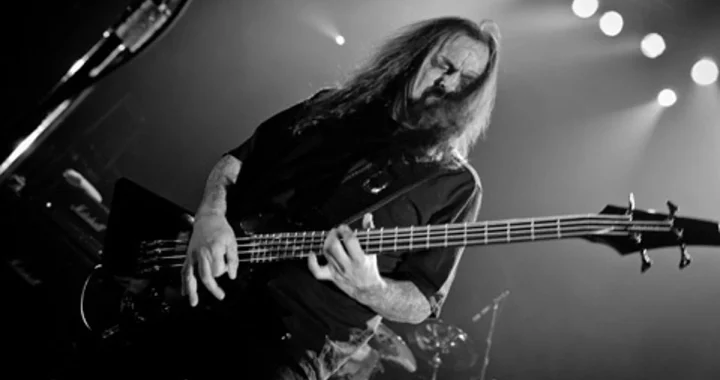 Deicide confirmó el lanzamiento de su nuevo álbum de estudio titulado "Banished By Sin", al tiempo que sorprendió a todos al anunciar su firma con el sello recién formado, Reigning Phoenix Music (RPM).